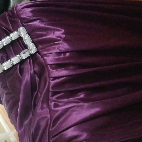 Dress - Picture 5 of 10